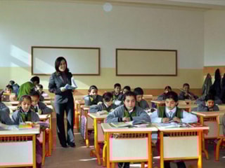 Öğretmenleri ilgilendiriyor: O şart resmen kaldırıldı! Yeni dönem başlıyor...