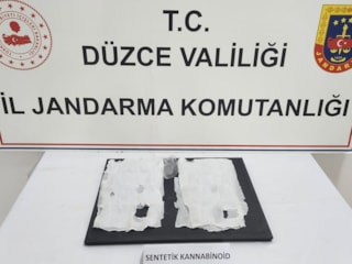 Düzce'de ayakkabısının tabanında uyuşturucu bulunan şüpheli gözaltına alındı