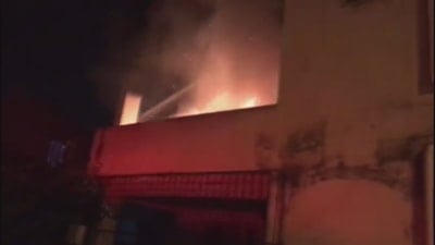 Hatay'da müstakil ev alevlere teslim oldu