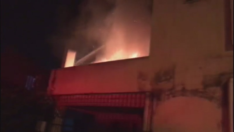 Hatay'da müstakil ev alevlere teslim oldu