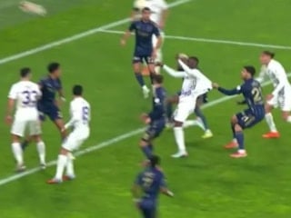 Fenerbahçe-Beşiktaş derbisindeki penaltı pozisyonu akıllara Eyüpspor maçını getirdi