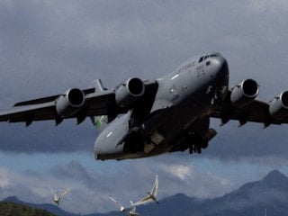 NYT: ABD Karayipler'e en az 16 uçak dolusu birlik taşıdı