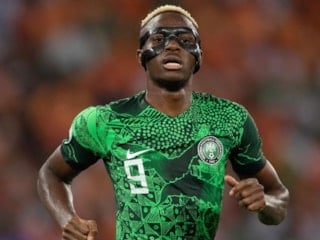 Victor Osimhen oyundan alınınca sinirlerine hakim olamadı