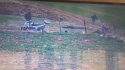 Adıyaman'da madde etkisindeki şahısların tek tek yere yığıldığı anlar kameraya yansıdı