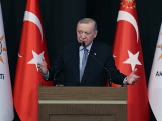 Cumhurbaşkanı Erdoğan'dan Özgür Özel'in mezarlıktaki rakılı görüntülerine sert tepki