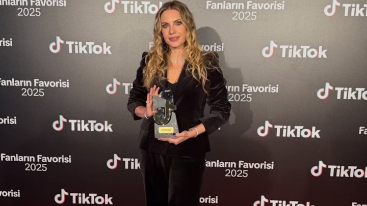 Eda Ece ve Buğrahan Tuncer'den yeni aile paylaşımı