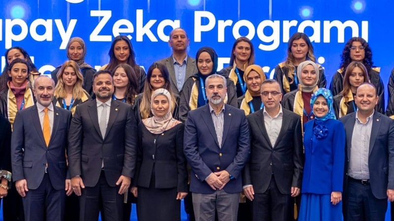 Turkcell’in 'Geleceği Yazan Kadınlar Yapay Zekâ Projesi' mezunlarını verdi