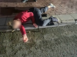 Aksaray'da kendini yere atıp çığlık atan kadın polisi görünce kaçmak istedi