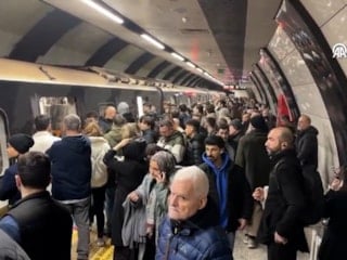 İstanbul'da metro hattında arıza: Seferlerde aksama yaşandı