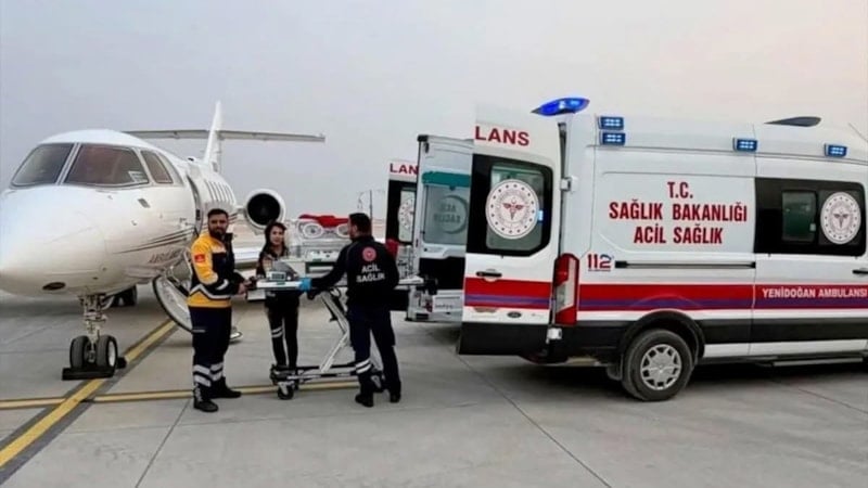 Hatay'da ambulans uçak 6 günlük bebek için havalandı