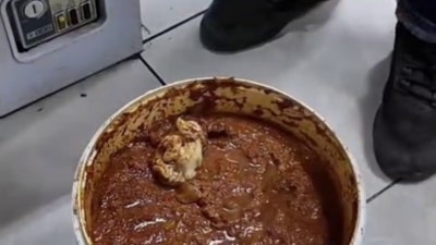 Hatay'da baharatın içinde çiğ et çıktı