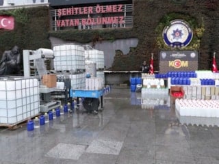 İstanbul, Tekirdağ ve Antalya’da 45 bin 347 litre sahte alkol ele geçirildi