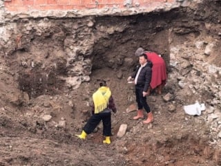 Bursa'da temel için kazılan yerden mezar kalıntıları çıktı