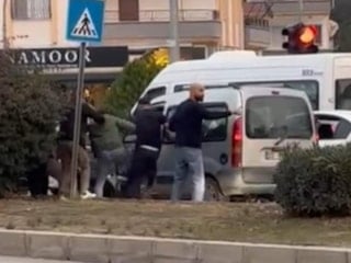 Mersin'de trafik ışıklarında sürücüyü darbeden 5 kişi gözaltında