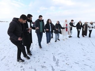 Turistik Doğu Ekspresi Çıldır Gölü’ne hareket getirdi