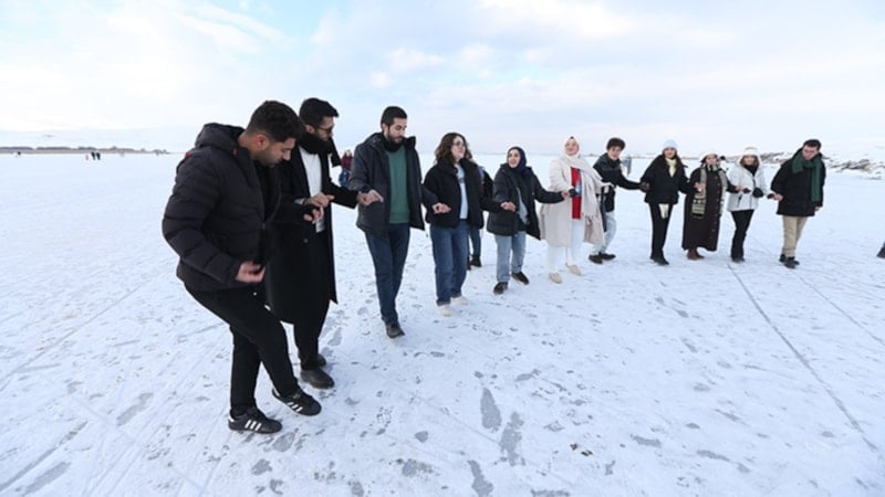 Turistik Doğu Ekspresi Çıldır Gölü’ne hareket getirdi
