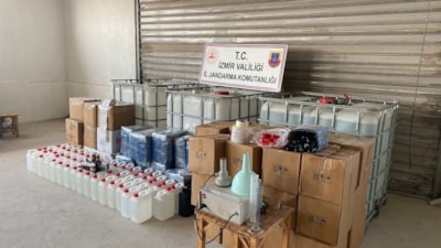 İzmir'de sahte alkol operasyonu: 1 milyon 500 bin TL değerinde ürün ele geçirildi