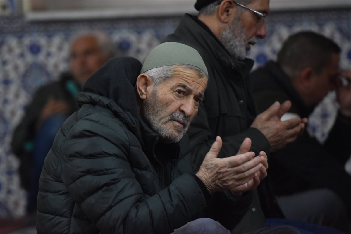 Türkiye genelinde Regaip Kandili camilerde dualarla idrak edildi