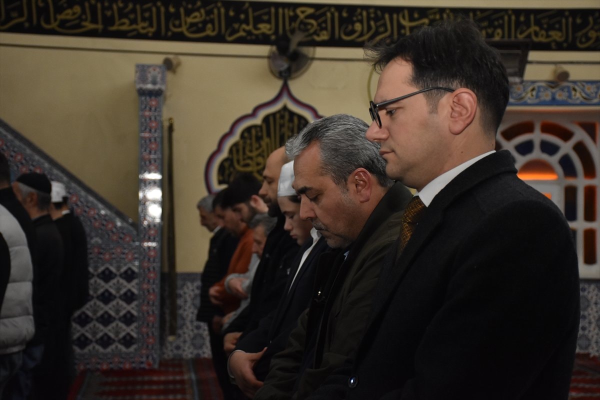 Türkiye genelinde Regaip Kandili camilerde dualarla idrak edildi