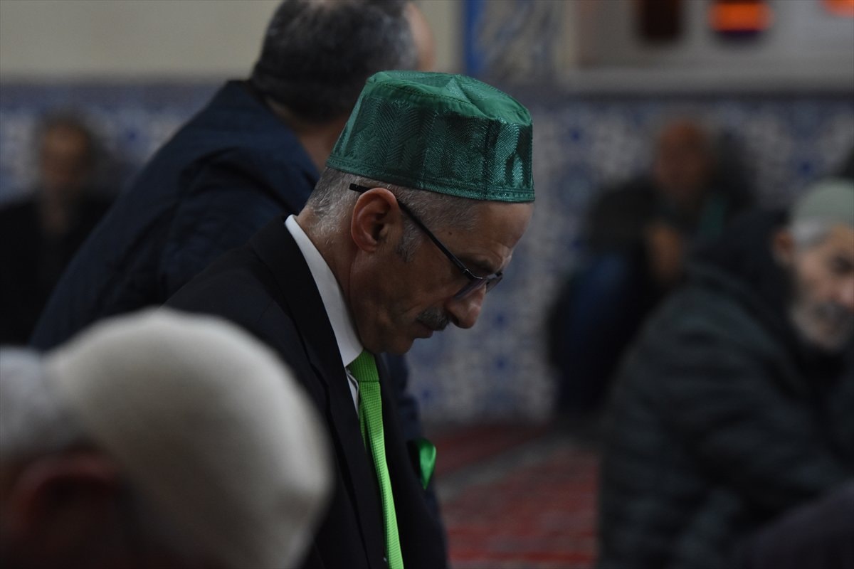 Türkiye genelinde Regaip Kandili camilerde dualarla idrak edildi