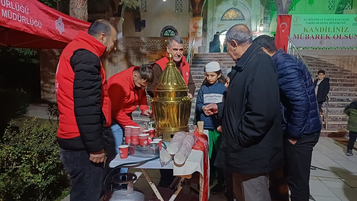 Türkiye genelinde Regaip Kandili camilerde dualarla idrak edildi