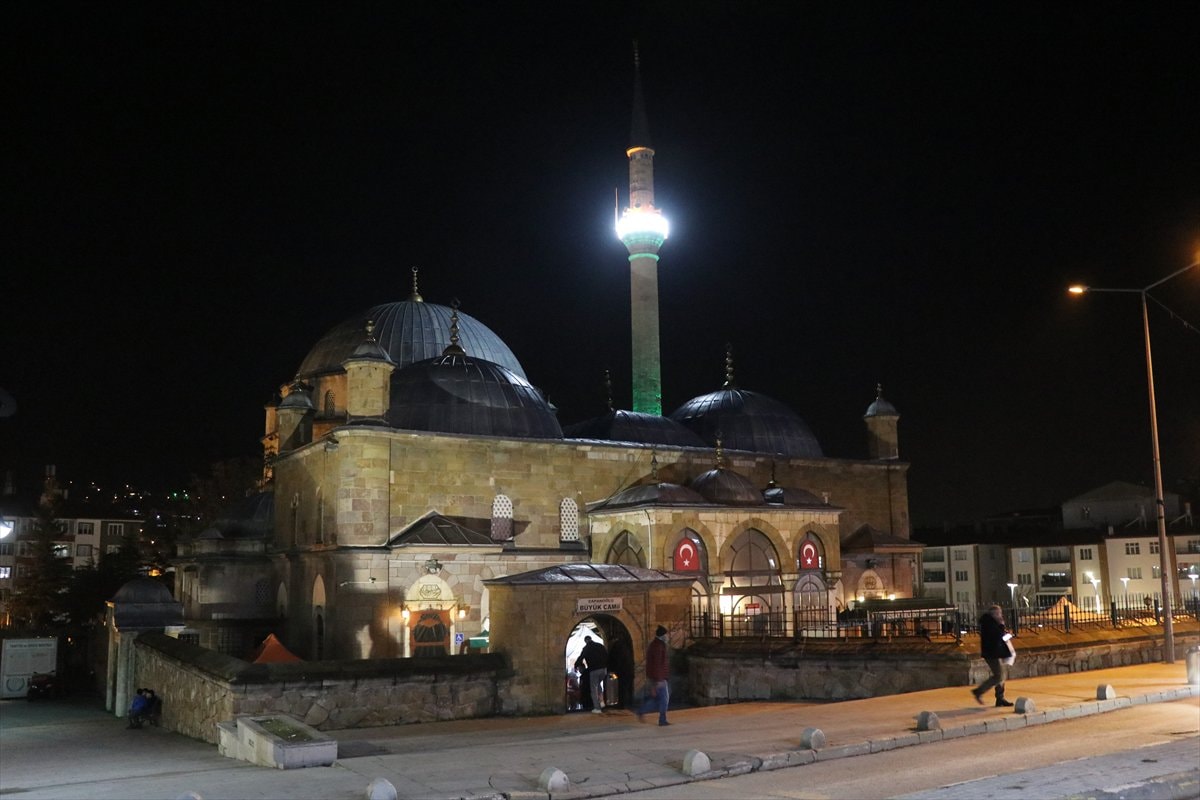 Türkiye genelinde Regaip Kandili camilerde dualarla idrak edildi