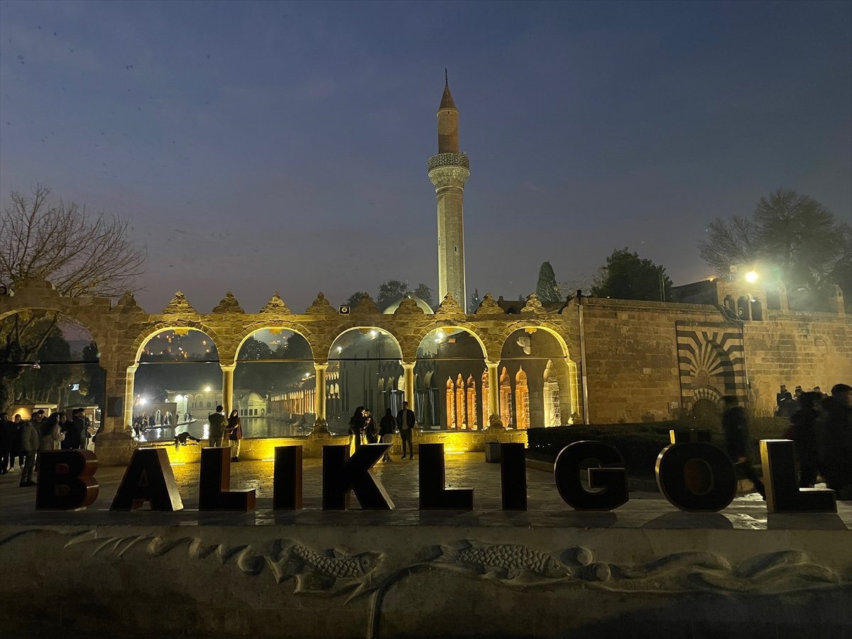 Türkiye genelinde Regaip Kandili camilerde dualarla idrak edildi