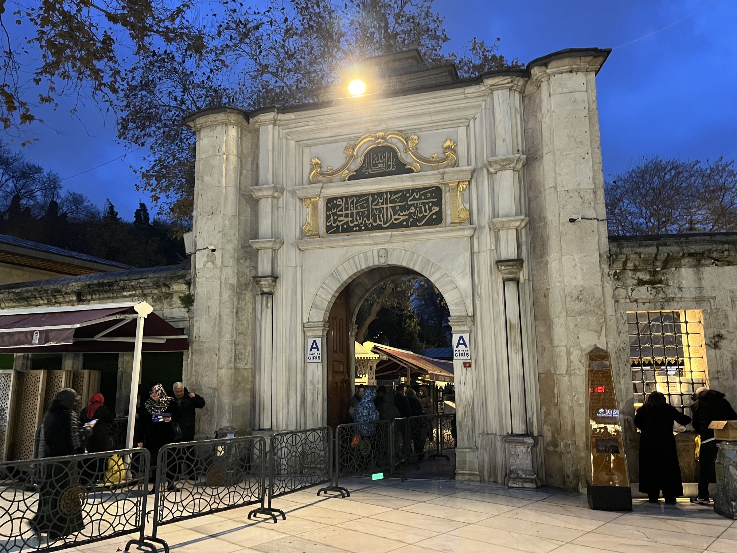 Türkiye genelinde Regaip Kandili camilerde dualarla idrak edildi