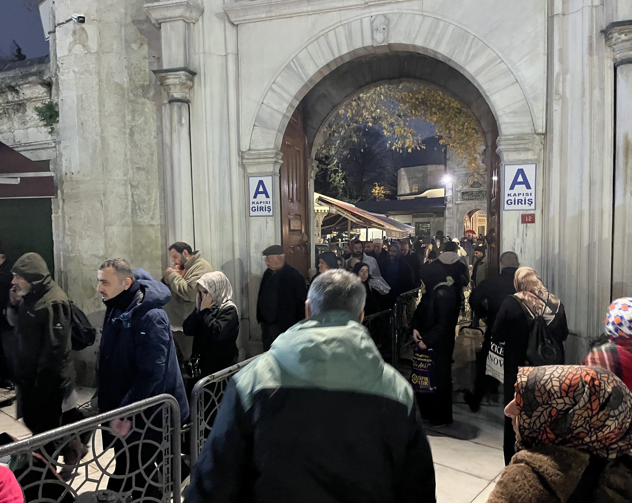 Türkiye genelinde Regaip Kandili camilerde dualarla idrak edildi