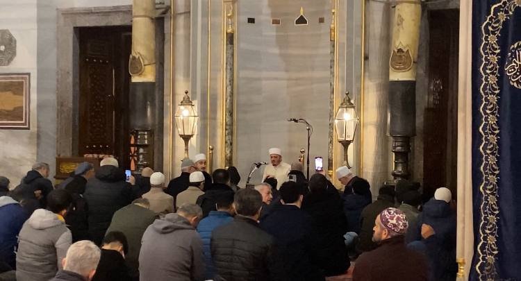 Türkiye genelinde Regaip Kandili camilerde dualarla idrak edildi