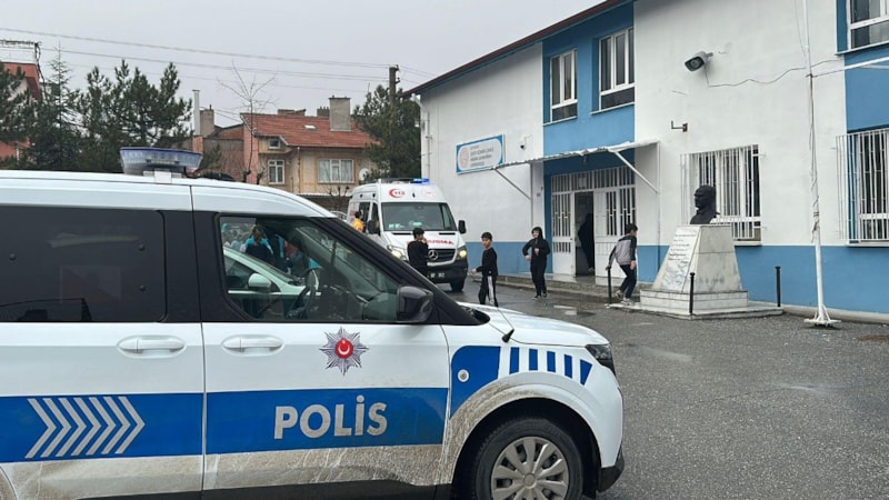 Kütahya'da ücretsiz dağıtılan çikolataları yiyen 20 çocuk hastanelik oldu