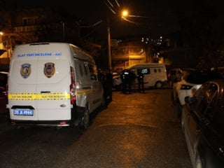 İzmir'de hırsızlık için girdikleri evin sahibini öldürüp kaçtılar