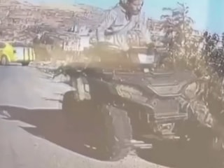 İsrail askeri Batı Şeria'da namaz kılan Filistinliyi ATV ile ezdi