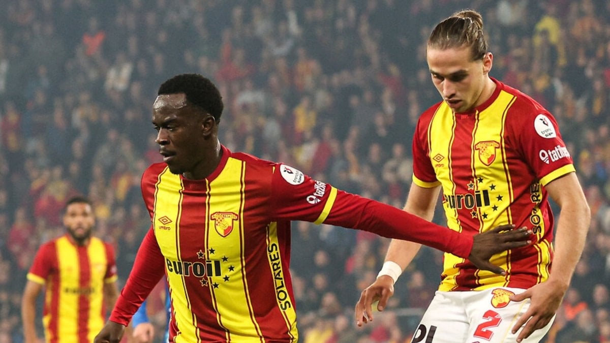 Göztepe'de Arda Okan Kurtulan ve Anthony Dennis yakın markajda