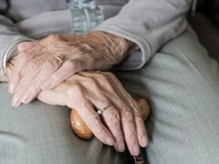 Türkiye nüfusu yaşlanırken etkileri perakende sektörüne yansıyor: Yaşlı bezi satışları arttı