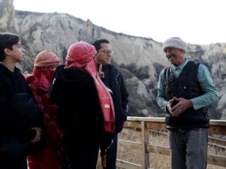 Nevşehir'de ortaokul mezunu Cemalettin Yavuz, 9 dilde rehberlik ediyor