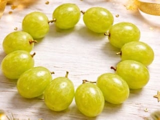 Yılbaşında 12 üzüm ritüeli nasıl yapılır? 12 üzüm yeme saati...