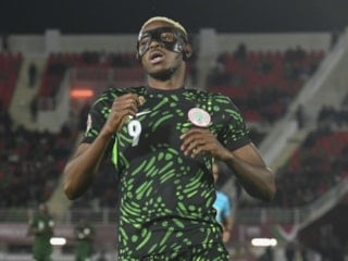 Victor Osimhen, milli takım kampında şarkı söyledi