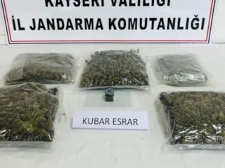 Kayseri’de sehpa içine gizlenmiş uyuşturucu bulundu