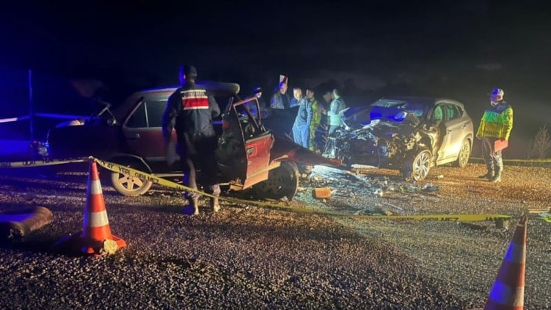 Manisa'da feci kaza: Aynı aileden 3 kişi can verdi