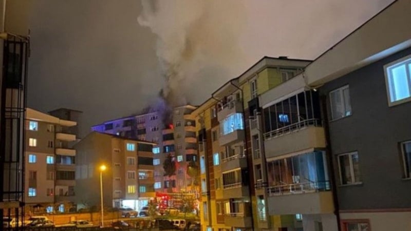 Bilecik’te 7 katlı binada yangın