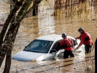 California'daki 72 saatlik rekor yağış seli getirdi: 3 kişi hayatını kaybetti