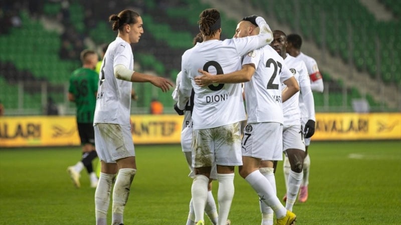 Manisa FK, Sakaryaspor'u iki golle geçti