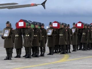 Ankara’da düşen uçakta hayatını kaybeden Libyalı askerler resmi törenle ülkelerine uğurlandı