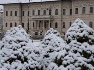 Sivas’ta kar yağışı sonrası Tarihi Kent Meydanı beyaza büründü