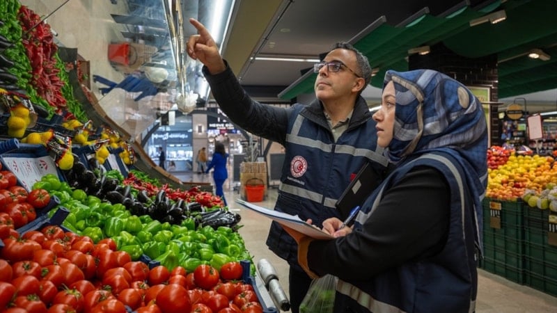 Ticaret Bakanlığı ekipleri asgari ücret fırsatçılarına göz açtırmıyor
