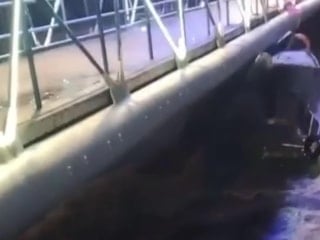 Zonguldak'ta dalgalarla savrulan balıkçı teknesinin kurtarılma anları ortaya çıktı