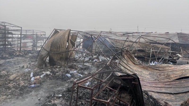 Irak’ta mülteci kampında yangın: 30'dan fazla dükkan kül oldu