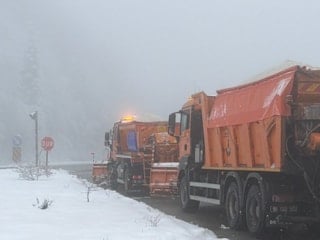 Bolu Dağı’nda kar ve sis, sürücüleri zorluyor
