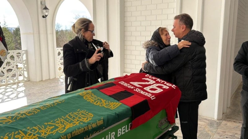 Eskişehirspor’un efsane ismi Doğan Şenoğlu son yolculuğuna uğurlandı